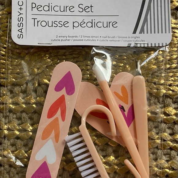 NIP “Heart Theme” 5 Piece Nail Pedicure / Manicure Tool Set Sassy+Chic - Picture 2 of 4